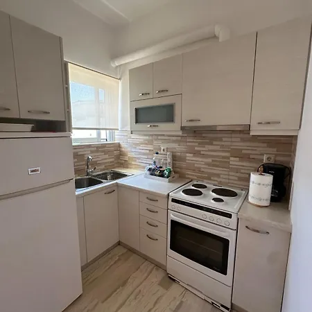 2nd Floor Apartment *